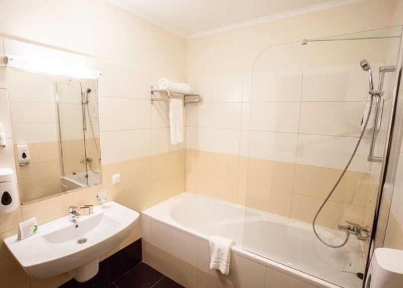 Optima Sumy Hotel ภายนอก รูปภาพ