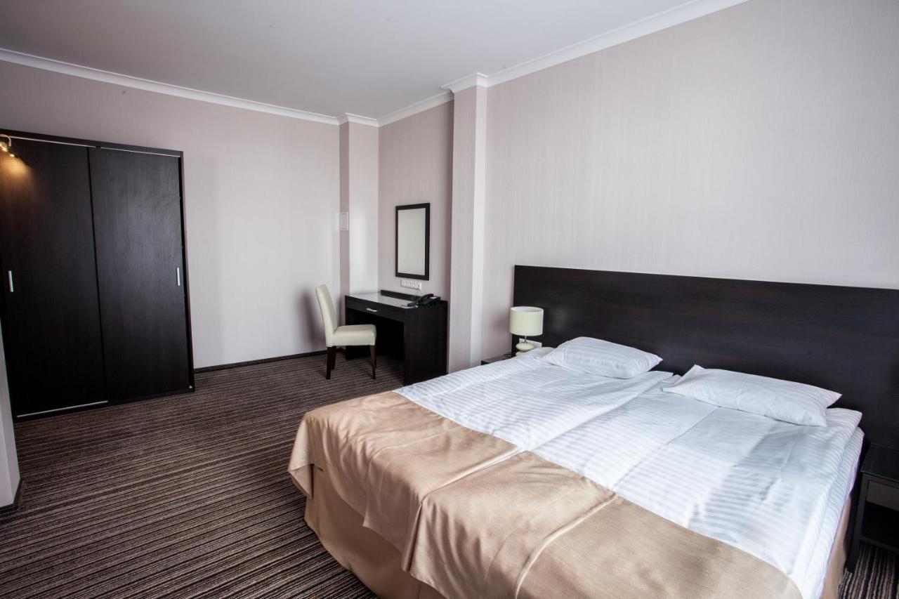 Optima Sumy Hotel ภายนอก รูปภาพ