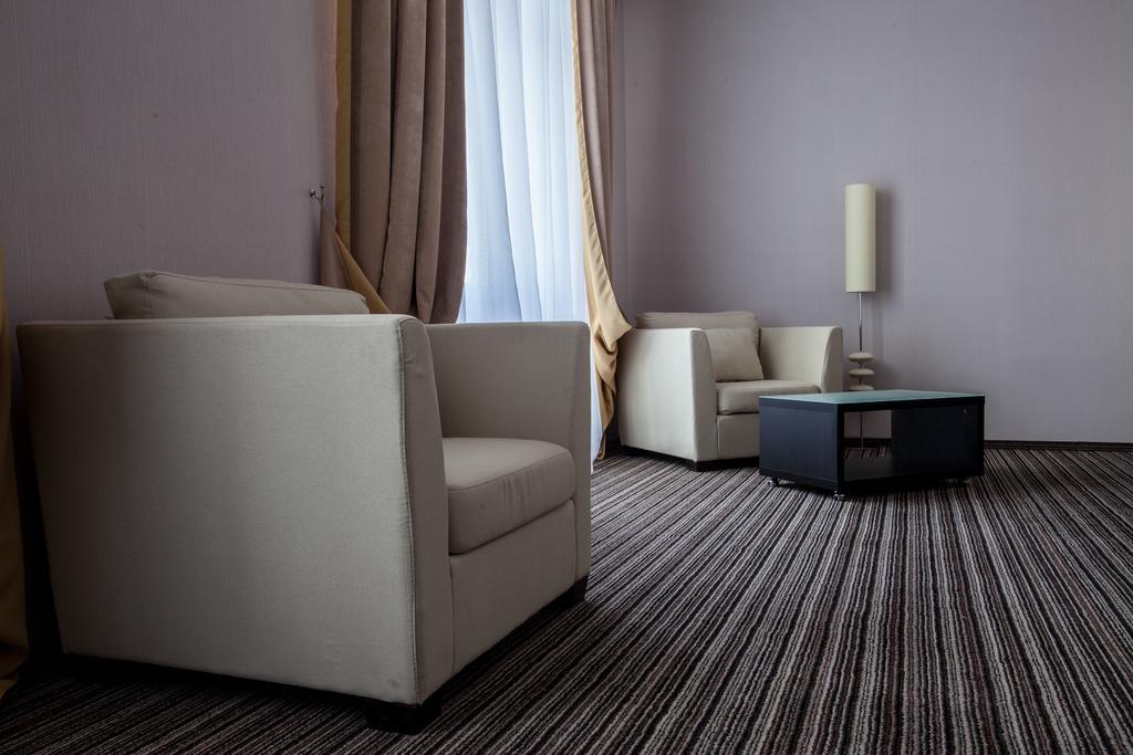 Optima Sumy Hotel ภายนอก รูปภาพ