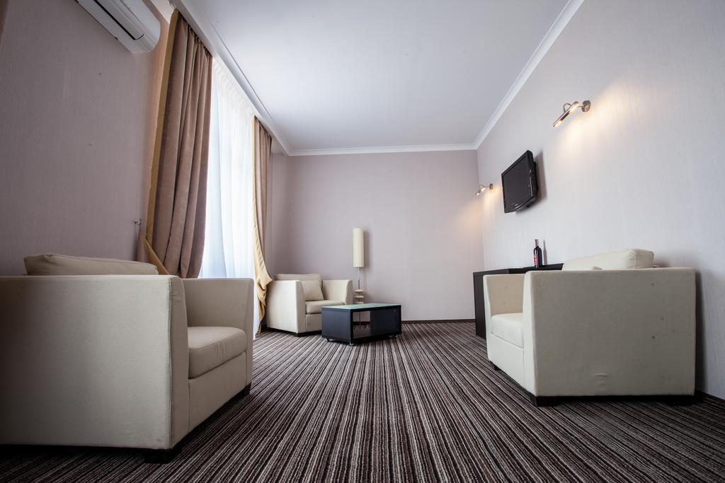 Optima Sumy Hotel ภายนอก รูปภาพ
